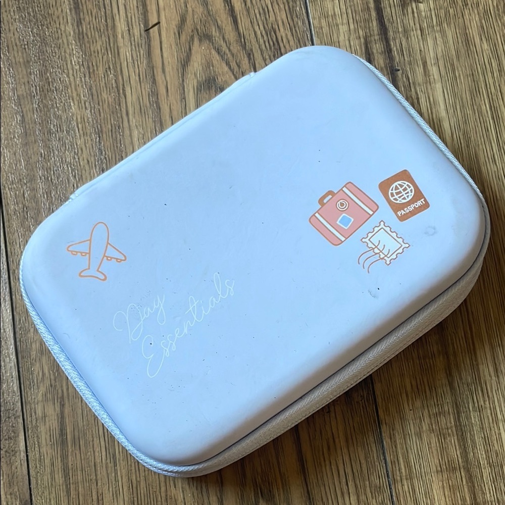 Travel Essentials White Organizer​